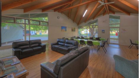 Myrtleford Holiday Park guest lounge area