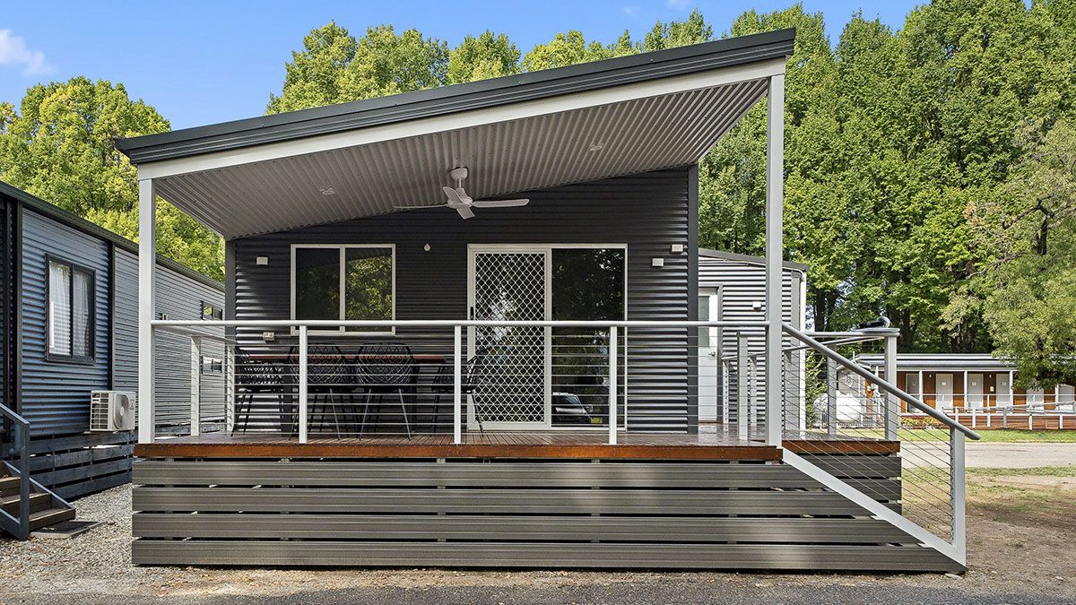 Myrtleford Holiday Park Bottlebrush Villa